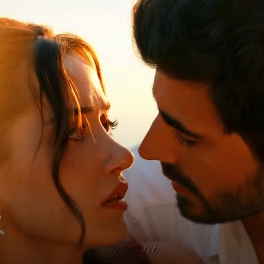 forehead kiss to check fever? 🤭🧡 #arafta #araftadizi #merteş #ilsudemirci #emingünenç