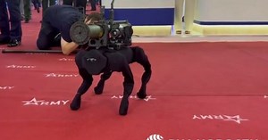 Câinele-robot de luptă al ruşilor, cu lansator de rachete antitanc, disponibil pe AliExpress cu 2.700 de dolari VIDEO