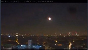 ☄️ 1 Meter Meteor Burning Up Over France This was expected to enter the around 10 PM EST Feb 12 Named Sar2667, it was forecast to enter the atmosphere over Rouen, France, and be visible in Belgium, the Netherlands, northern France, and southern England, according to the International Meteor Organization. 🎥 Faytuks News See more videos here https://justinweather.com/2023/02/13/large-meteor-over-europe-on-videos-plus-green-comet-and-mars/ | Justin Berk, Meteorologist