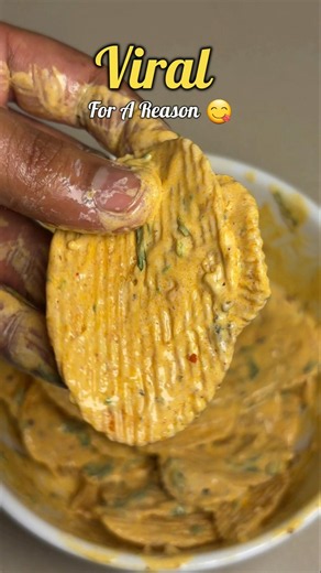🤤 Turning simple Lays into the most addictive snack ever! 🔥🥔‪@Yashspicelab11‬ #easyrecipes