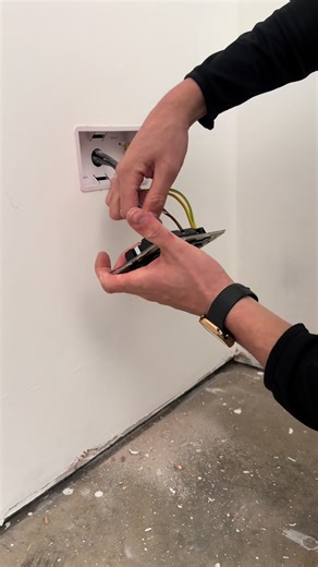 How to Fix a Flush Back Box for Double Socket