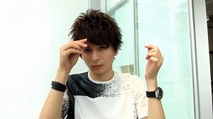 新的一年想必大家都想换换发型， 让自己的心情更好一点， 毕竟一个好的发型堪比整容！ 看日本小鲜肉如何使用 DEMI 提美发品， 塑造风靡万千少女的时尚发型。 | NX Hair & Beauty Supplies | Facebook