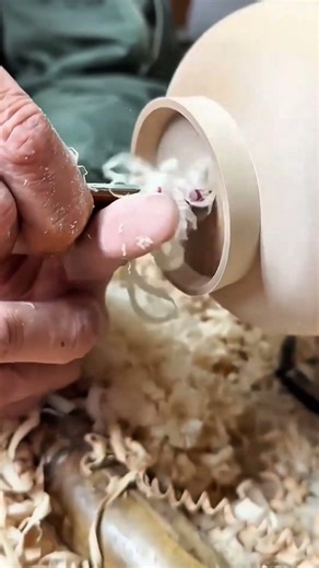 The process of making a jar using traditional pilling and finger techniques #viralshorts #popular