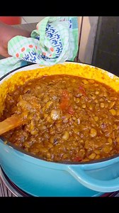 Boys Boys low budget beans Ingredients: Black eye-beans Palm oil Fresh tomatoes Tomato paste Fish powder Onga beef tablet Onga 3mix Smoked mackerel Curd fish Sliced onions Salt Pepper mix(pepper,ginger , onion , garlic ) Chef is under the weather so her voice is not voicing well 🙂 | Little Chef Khat gh