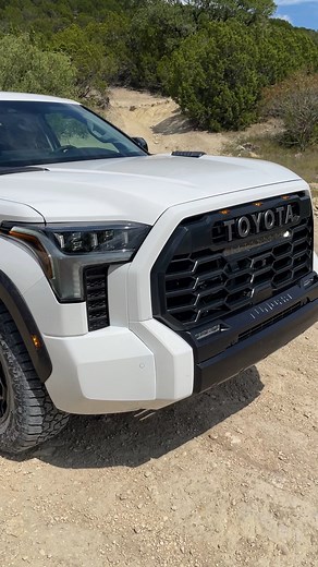 3M views · 57K reactions | Now on #tfltruck: Did TOYOTA really improve the new 2022 #tundra by replacing the V8 engine with a V6 Twin Turbo? See how the 2022 Toyota Tundra tows against its predecessor in our latest video. Click here to watch: https://youtu.be/MPBiICjm1ZM | The Fast Lane Truck | Facebook