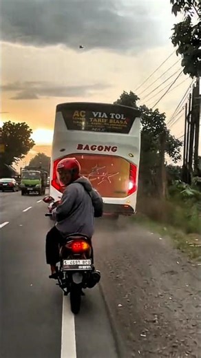 Crit !!! Almost Hit the Bus #soundsystem #soundhoreg #funny