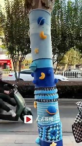 Plane trees wear sweaters! A group of students, teachers and artists from Nanjing, Jiangsu Province, knitted sweaters by using sustainable and environmentally friendly materials, decorating the city in their own way. | Wang Wenbin Chinese Ambassador to the Kingdom of Cambodia 汪文斌