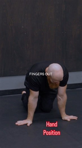 Hand position in handstand: Stability starts at the hands