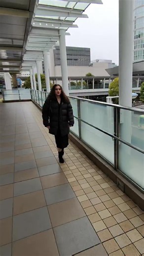 Anonymous/アノニマス on Instagram: "🇯🇵🇺🇸お母さんによく言われてました🤣#ストリートスナップ #streetphotography #photography #japan #tokyo @starla__rose"