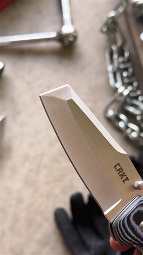 A cross between a razor and a chisel, the Folding Razel™ is built for push cuts, scraping, slicing and everything in between. | CRKT