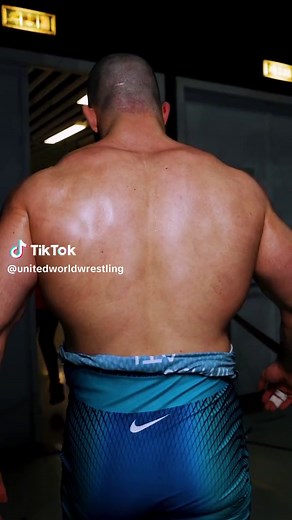 Massive Wrestlers in Action - Insane Wrestling Moments