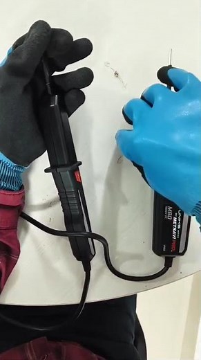 Resistance and Continuity Testing using the Metravi Pro Uniks M80 Two Pole Voltage Detector