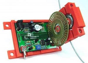 3D Printer Filament Roller And Feeder Offers All-In-One IR Sensor And Alarm (video)