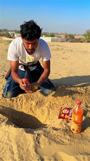 Digging sand in desert 🏜️ and extract lays and drink 🍷,WOW 😮#survival #camping #lifehacks #bushcraft #desert