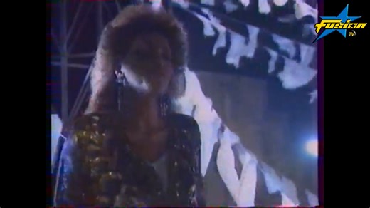 C'est une chanteuse originaire de Martinique, connue principalement pour son interprétation dans le genre zouk. Elle a collaboré avec des artistes majeurs. Son parcours artistique met en avant une voix expressive et une influence importante dans la musique antillaise. En 1990, elle sort un album "chic", sur lequel se trouve un mega tube gold. 💃Faite place🕺,🔉augmentez le volume🔊 voici 💙Clip gold: Viviane RANGON feat Patrick SAINT-ELOI - Rékonsilyé💙 @followers | RADIO FUSION