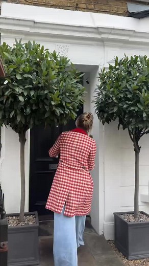 The front of your home is the first hello your guests get. A wreath is a lovely start… but dressed-up windows make everything feel extra magical. ✨ Our ready-planted window boxes are the easiest festive win, they arrive looking gorgeous, you simply pop them on the sill and enjoy. Because at Christmas, who doesn’t want one less thing on the ever-growing to-do list? 😬😘 | Window Fleur