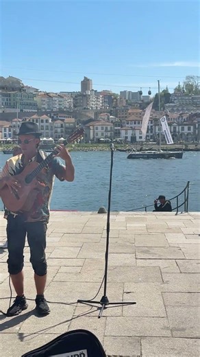 Nouveau flamenco guitar player in Porto, Portugal!🇵🇹🎸🎶
