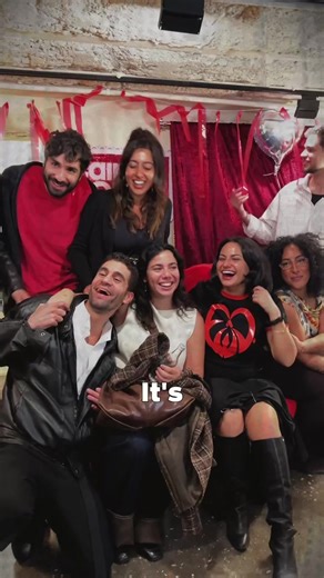 Valentine’s in Cairo is a spectacle. Storefronts haemorrhage roses. Teddy bears stare at you with slightly unhinged eyes. It’s romantic, but also kitsch, cringeworthy, and contradictory. Love in this city is layered with grief, politics and memory. Sometimes it’s sweet. Sometimes it’s sharp. This Valentine’s weekend, we at CairoScene teamed up with Kalam Aflam, Daybreak, and Samak Laban for the first Cairo edition of Habaytak, a cultural night unpacking love and all its nuances in the Arab conte