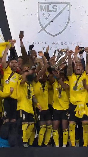 🏋️ These instructions on how to lift heavy objects properly are brought to you by Columbus Crew 🏆 #Crew96 | #MLSCup pres. by Audi | Leagues Cup