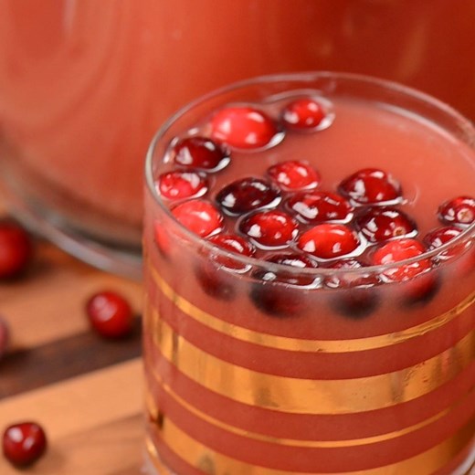 CRANBERRY VODKA PUNCH has a bright flavor that will make you smile! I love sipping this punch on the patio in the evenings! RECIPE--> http://bit.ly/CranberryVodkaPunchRC | Recipe Central