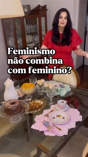 Julia Fontelles on Instagram: "Eu sou feminista e AMO cuidar da minha casa, assim como AMO trabalhar fora dela. Sou feminista, casada há 32 anos, tenho filhos e netos! Sou feminista e amo usar vestidos beeeem femininos, amo cozinhar, amo ir no salão pra me arrumar, assim como amo falar sobre política, sobre a minha área de trabalho, sobre ciência, sobre direitos humanos, etc… O FEMINISMO não é “coisa de mulher masculinizada”, ele é pra todas. Pq TODAS PRECISAM DELE. Foi a pressão do movimento fe