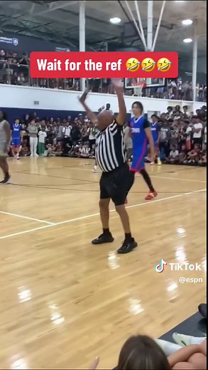 Elite travel call 😂🕺 (via yfw.brando/IG) #basketball #ref #travel #dance #funny
