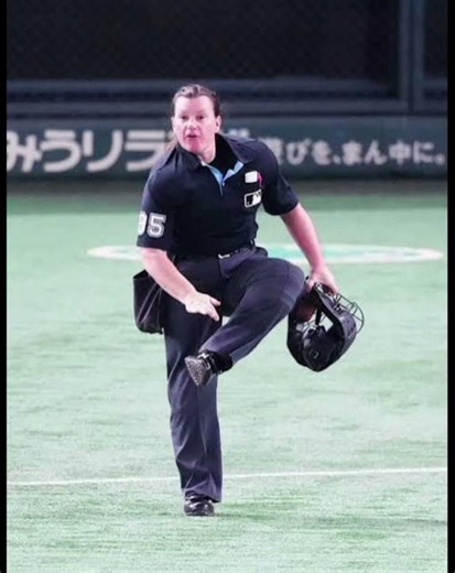 MLBで初の女性球審パウォルさん、大谷翔平からのあいさつが注目を集める