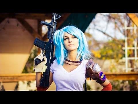 Bulma Cosplay (Dragon Ball Z)