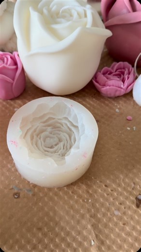 Ivory Glitz on Instagram: "Making an ombré candle #candles #instagood #supportsmallbusiness #candlemaking #candlelover #candle #candleaddict #candlemagic #candleshop #candlemaker #candlereels #candleofinstagram #candleoftheday #art #satisfying #asmr #diy #interiordesign #ａｓｔｈｅｔｉｃ #crafts #homedecor #fyp #fypreelsシ゚"