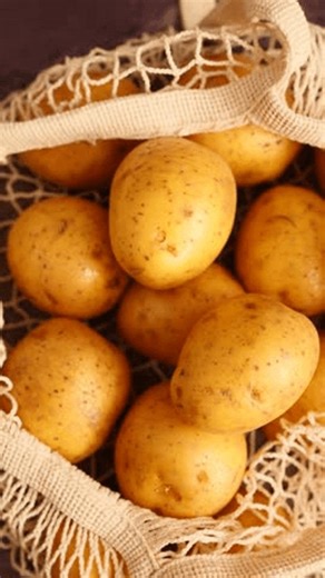 clip-4030132889-freshly-harvested-potatoes-shown-inside-beige-net