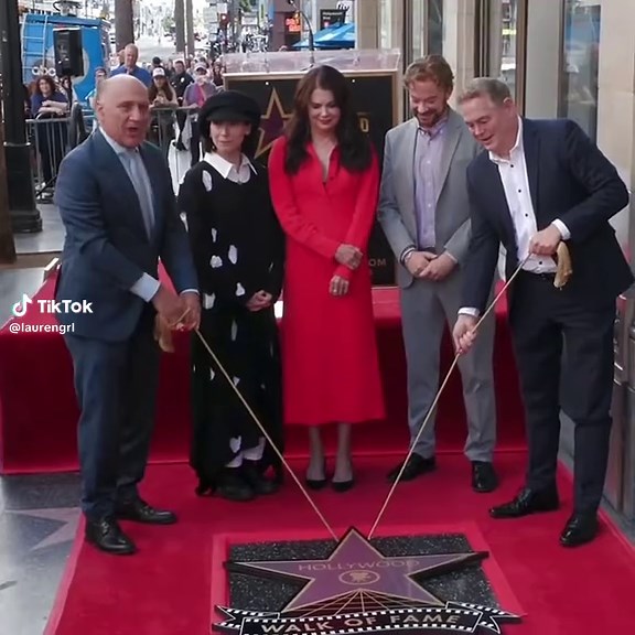 finally she got her starr!#laurengraham #fyp #foryou #hollywood #lorelaigilmore