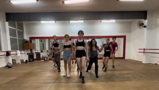 Butterfly: LOONA Dance Cover no Palco