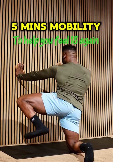 Give this short but sweet combo a GO and Enjoy.. “HIPS SINK SHIPS” #hipsmobility #mobility #mobilitytraining #lowerbackpain #painfree kneepain movementismedicine spinehealth