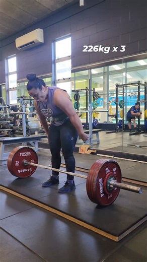 Lina on Instagram: "Its been a high fatigue week 🫠 I'm starting to notice a similar pattern to world games. Where most sessions the week after a heavy squat day feels trash. Then the fatigue improves significantly by the time heavy squat is back, I hit a PB and start the cycle again 😅 It worked well for WG, bar my squats getting nuked, but we've been working hard on that too. 7 weeks out feels so much shorter when the holidays are in between. Deadlift 227kg x 3 Bench dub 122kg x 2 1board bench