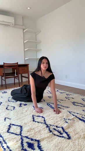 What do you think of my new rug?! a long way to go until this room is completely furnished but we’ve made tons of progress!!!! #newrug #rugunboxing #morrocanrug #interiordesign #newhome #newhomedecor #roommakeover #mcm #mcmfurniture