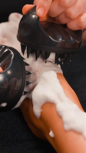 Detox Scrub: Silicone Brush Power ✨🦶 #skincleansing #foammassage