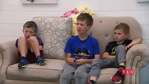 We're drafting babies for tonight's special #SweetHomeSextuplets. Hop on over for Easter at 10/9c! | TLC