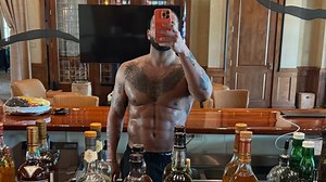 Drake roasted over ‘fake’ abs