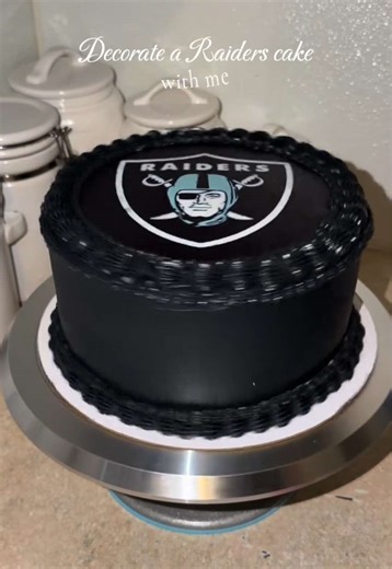 Decorate a Raiders cake with me 🏈☠️🖤 #530florist #530baker #raiderscake #foryoupage #fyp