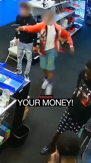 U.S Veteran Stops 4 Armed Robbers