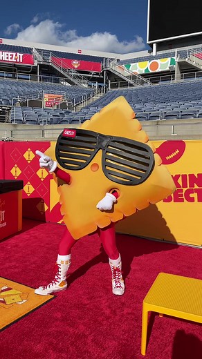 Ched-Z Brings the Fun to Cheez-It Citrus Bowl