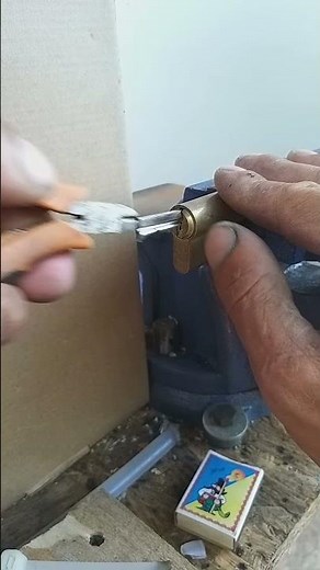 как вытащить сломаный ключ