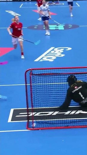 "Straight into the top corner"— a perfectly composed Slovakian masterpiece! 🎯😮‍💨 #floorball #wfc2025