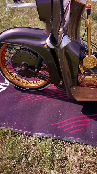 Customized Simson Schwalbe with UFO Brake | Unique Isolator System