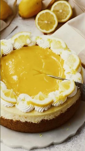 Lemon Cheesecake topped with lemon curd and whipped cream 🍋
