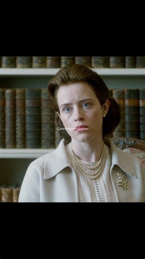 La Reina Isabel descubre la traición de su tío | The Crown