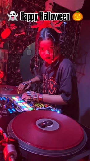 Djlil Aarohi on Instagram: "🎃Happy Halloween 🎃 #happyhalloween #onedaychallenge #spooky #horror #scary #halloween #livemashup #scratching #bailefunk #trendingaudio❤️ #viral #youngestdj #livemixing #fun #djing #explorepage #vampire #halloweenparty #halloweenvibes🎃 #halloweeen2025"