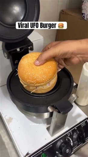 Viral UFO Burger 🍔 #burger #burgerrecipe #alien #ufo #food #snacks #healthy #viral