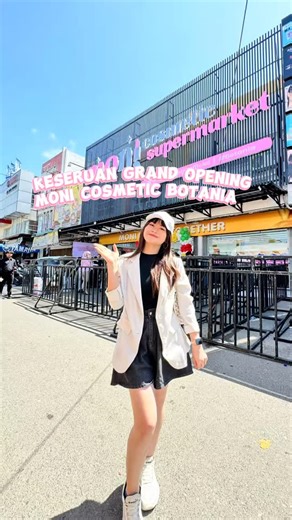 Moni Cosmetic on Instagram: "🔥🎉 KEHEBOHAN DI GO MONI COSMETIC CABANG 14 BOTANIA! Suasana grand opening hari ini rame parah dan penuh keseruan 🤩 ✨ FREE 300 produk VIRAL 🍿 Free snack untuk anak-anak 🍜 Free Mie Sedaap 💸 Promo DISKON hingga 60% 🔥 Produk serba 10K, 15K, 18K & 20K Nggak cuma belanja, di sini juga ada photobooth lucu dan seru buat abadikan momen bareng keluarga & bestie 📸✨ Terima kasih untuk seluruh customer setia Moni Cosmetic yang selalu meramaikan dan mempercayakan belanja k