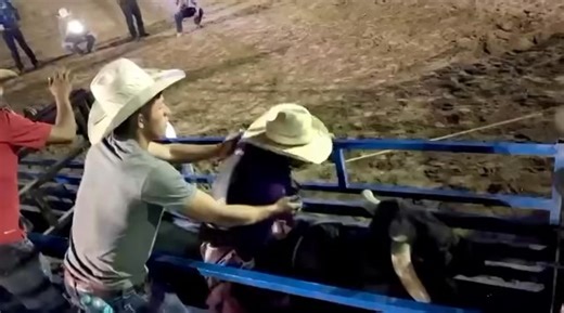Joe Estrada Jr Vs Cowpoke Wall BuckingBulls . #RBL #MarcandoHistoria #rodeo #Leyendas #viral | Rodeo Baja Leyendas